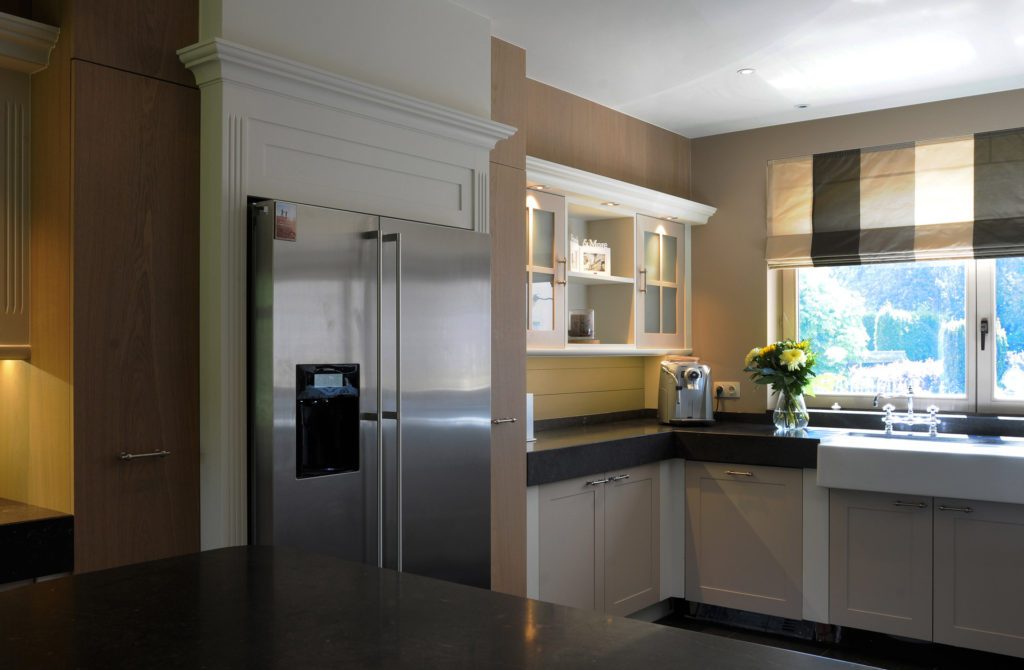Landelijke keuken met kastwand
