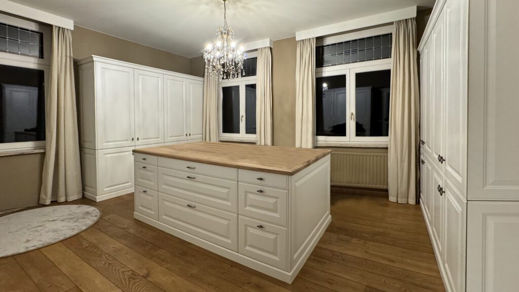Dressing met open vakken