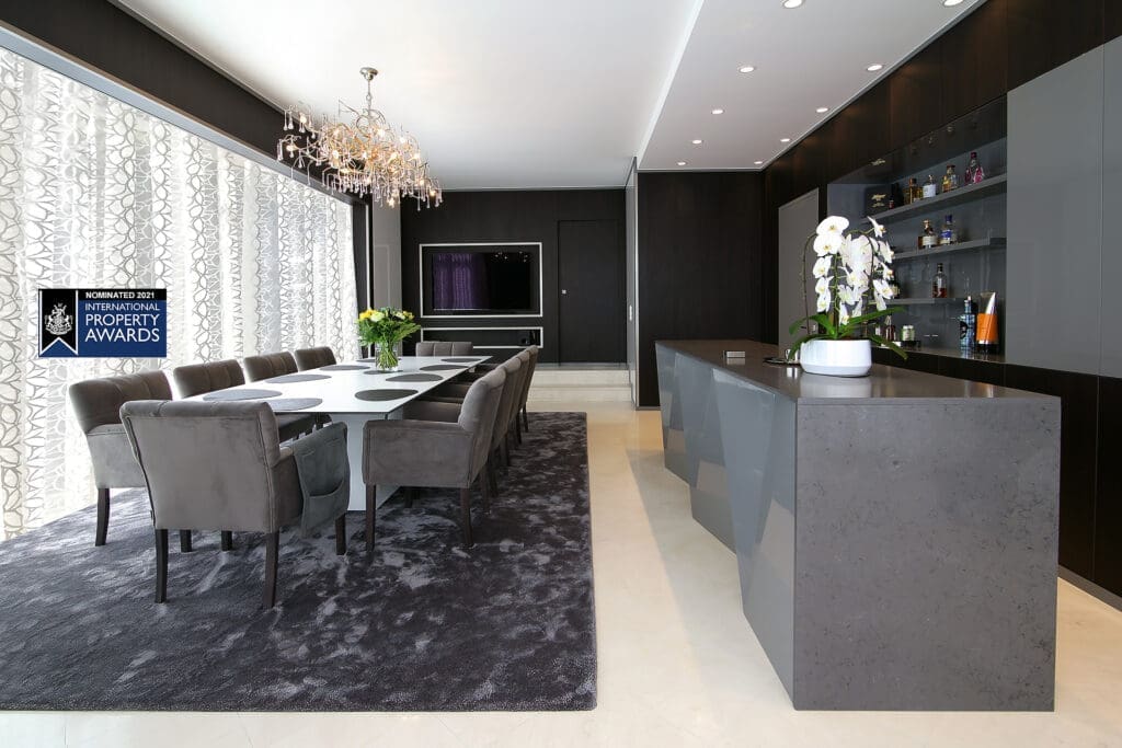 Moderne living in een villa in Wilrijk, ingericht door Marcotte Style