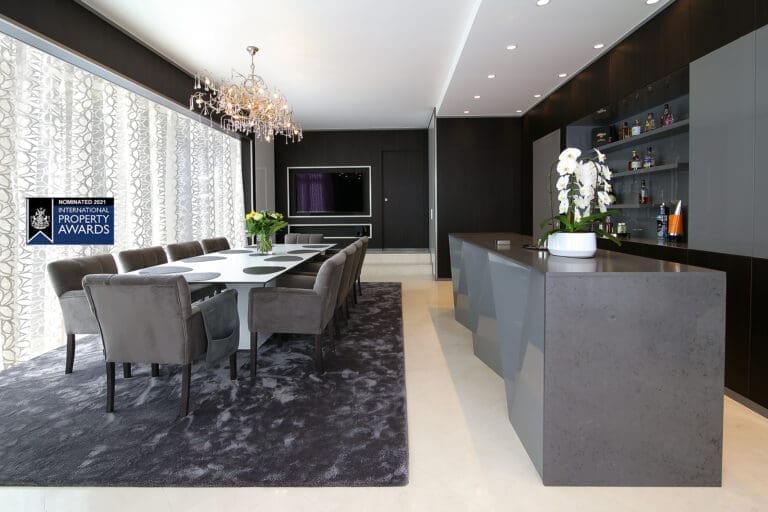 Moderne living in een villa in Wilrijk, ingericht door Marcotte Style