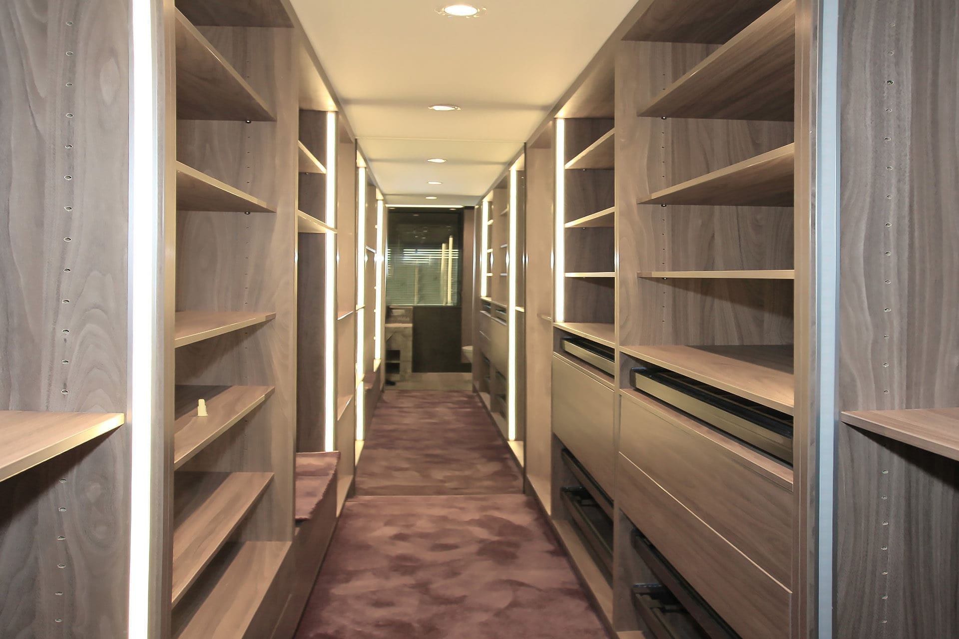 Walk-in dressing room in Stabroek