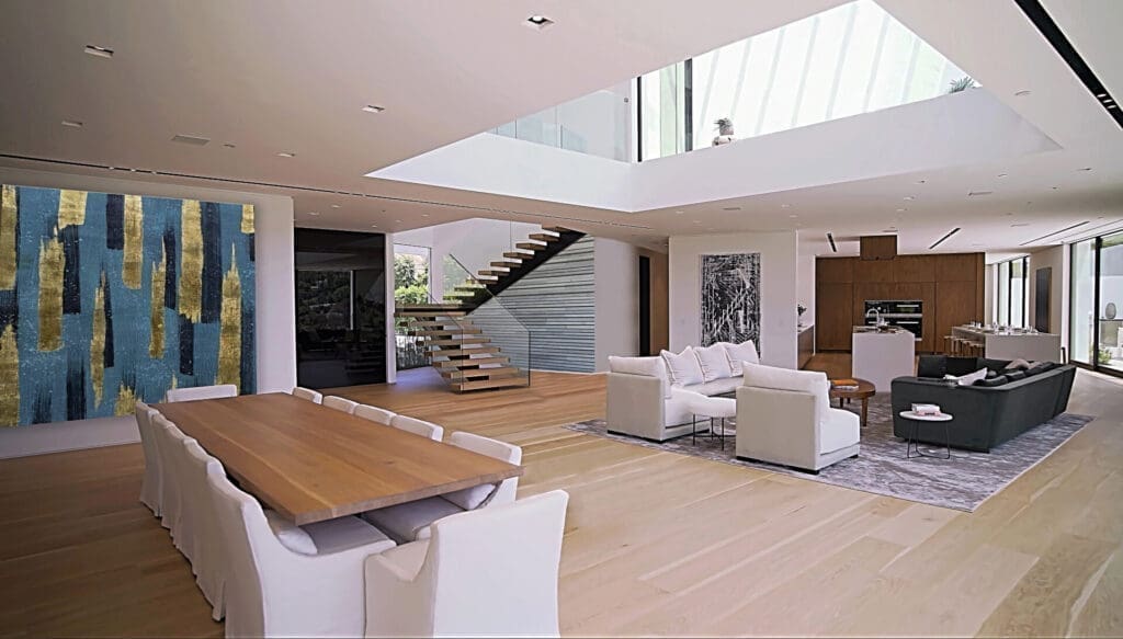 Moderne villa aan de kust ingericht door Marcotte Style