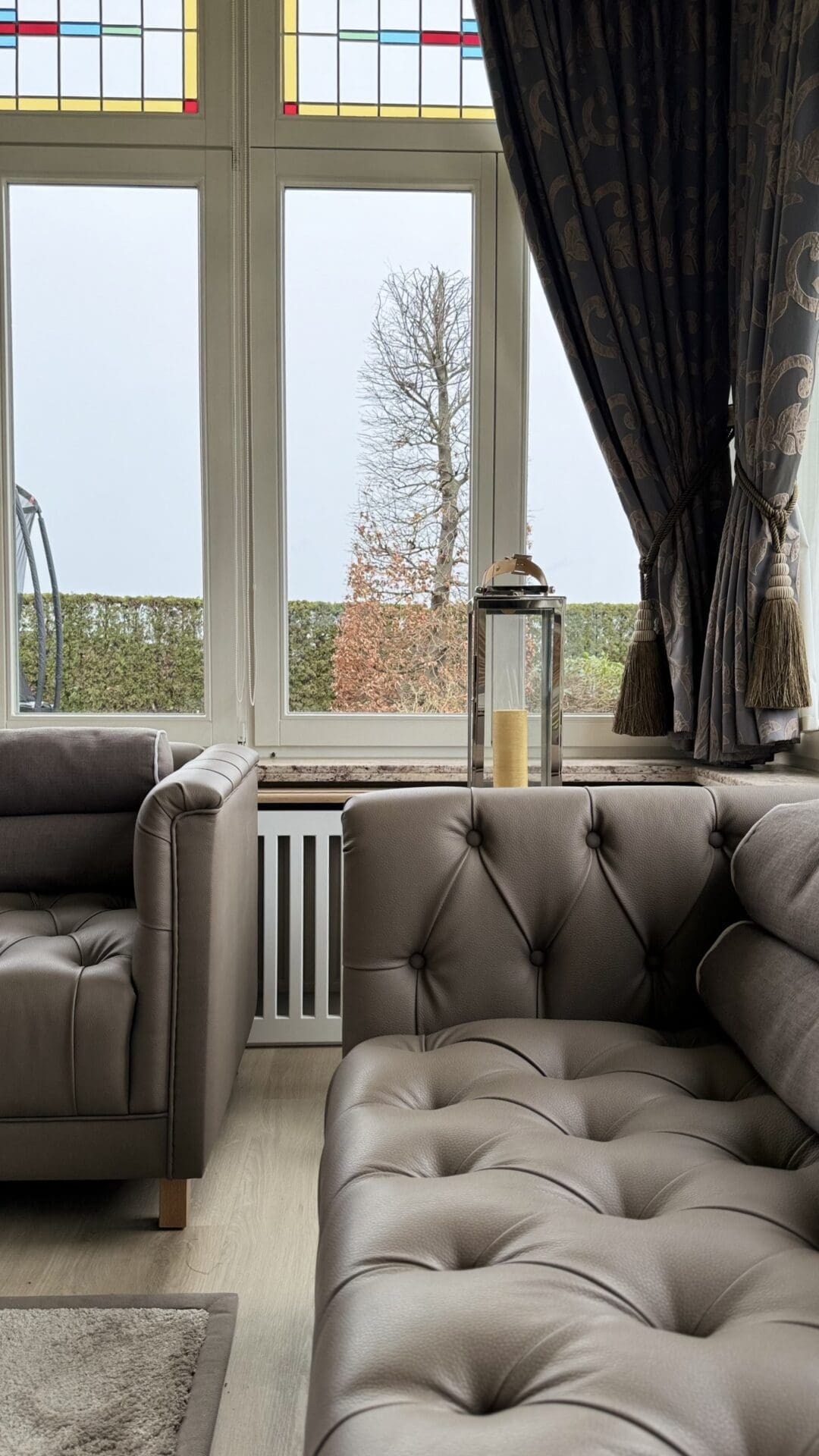Die Knopfheftung des Leders, Knoten für Knoten gesetzt, Gartenzimmer in Hamont-Achel