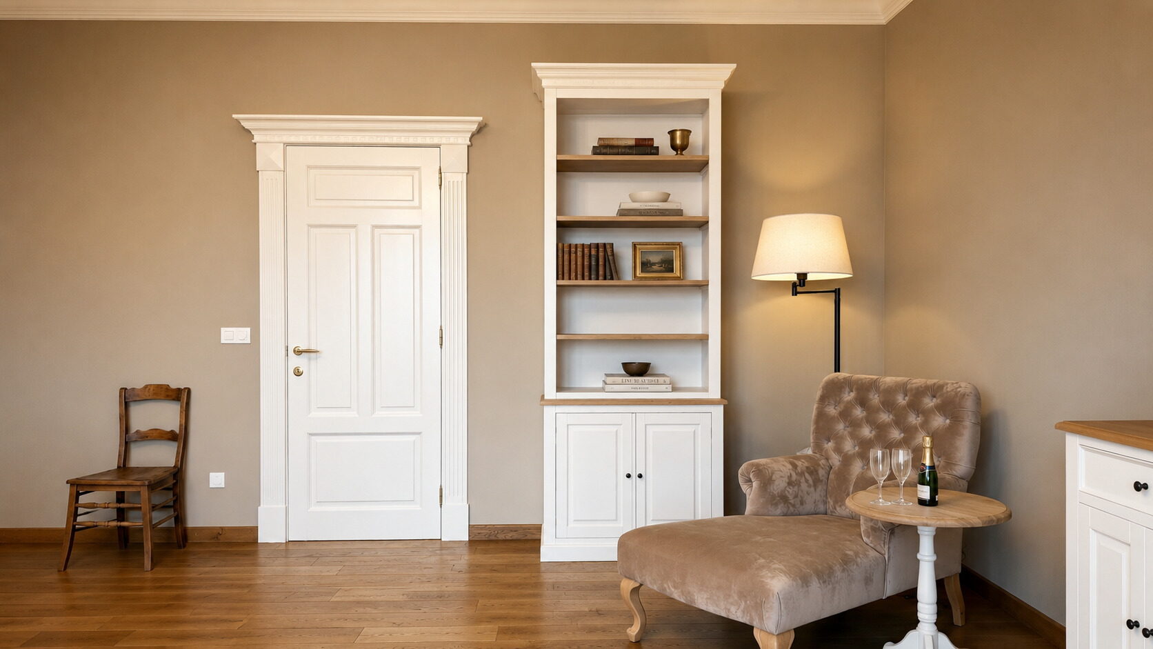 Chaise longue bij de boekenkast - villa Hamont-Achel