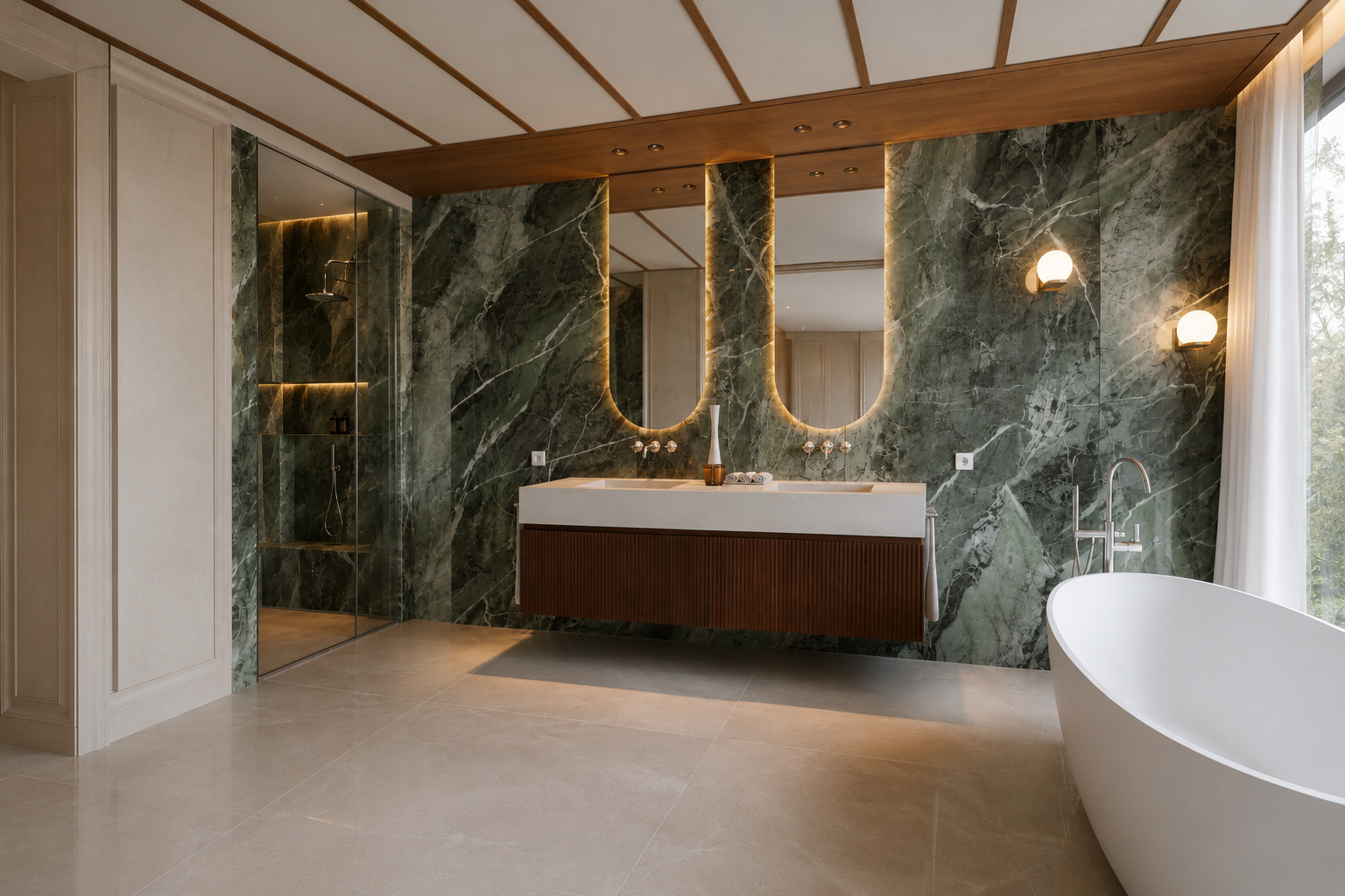 Badkamer in Bonn met een vrijstaand bad bij het raam, een inloopdouche achter glas en een wand in groen marmer