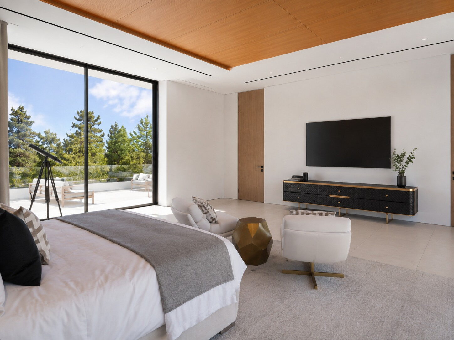 Slaapkamer met een dressoir onder de televisie en een houten plafond